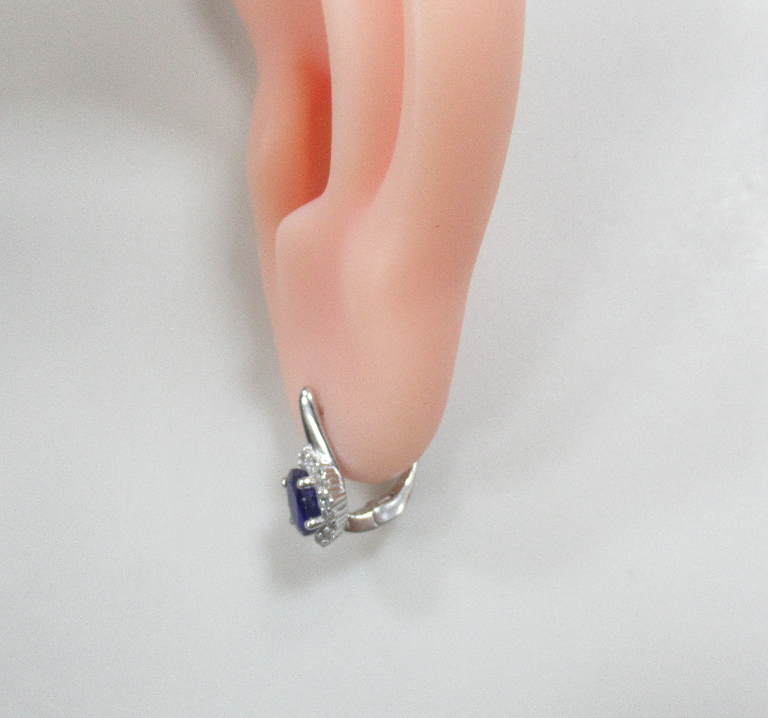 Серебряные серьги с сапфирами